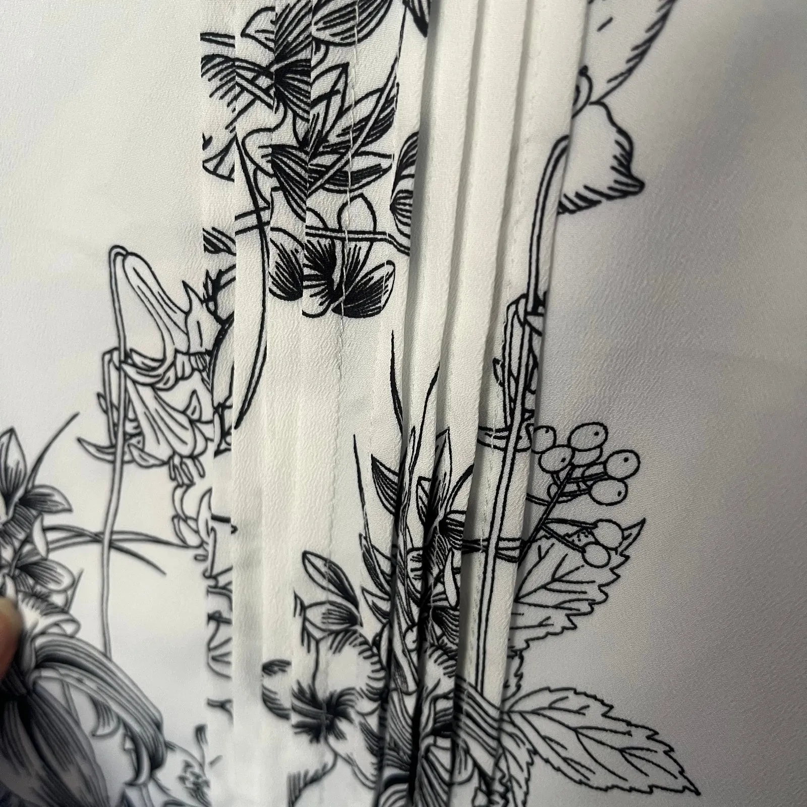 Banana Republic Shift Dress Sz 4P Monochrome Office Botanical Pleated Minimalist - Image 4