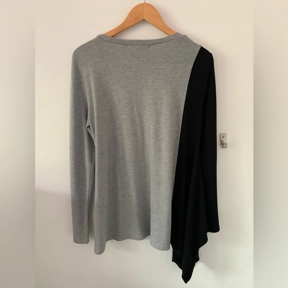 Karen by Karen Kane Gray Black Asymmetrical Minimalist Light Sweater Top Size L - Image 4