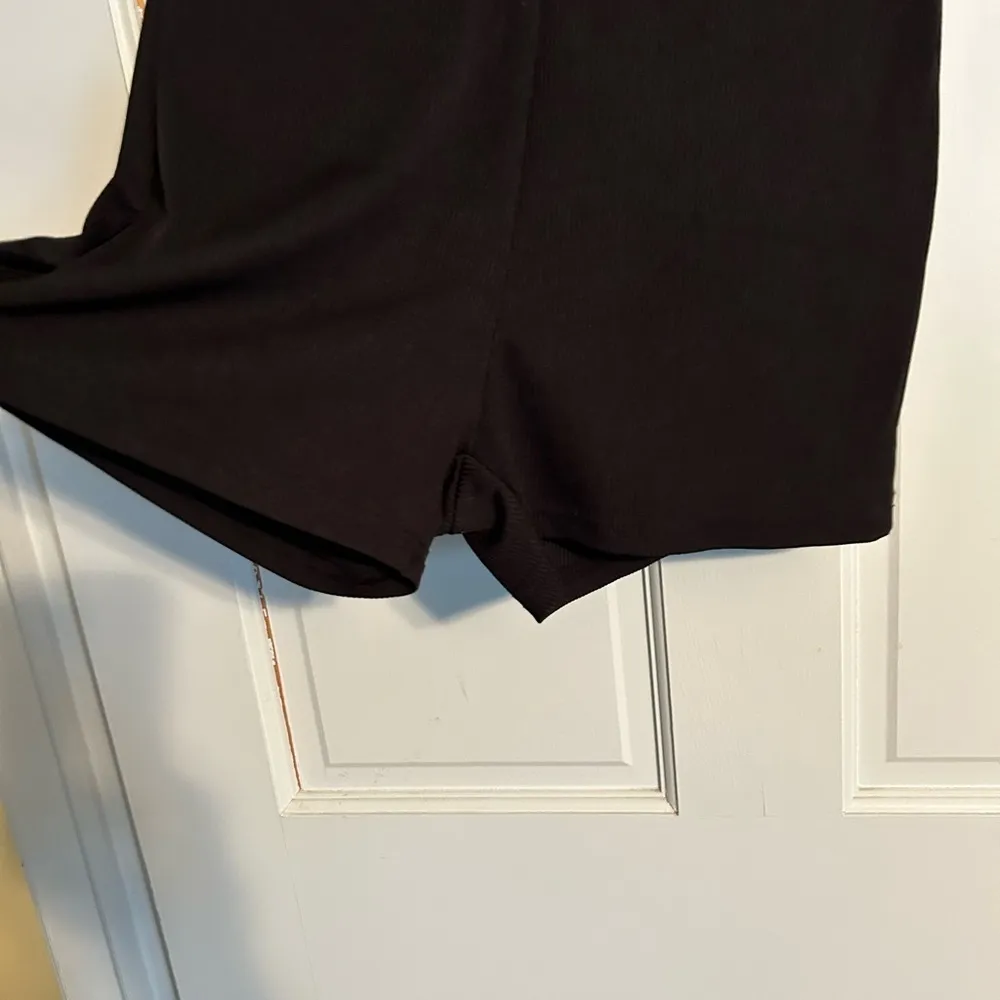 Black collared shorts romper - Image 6