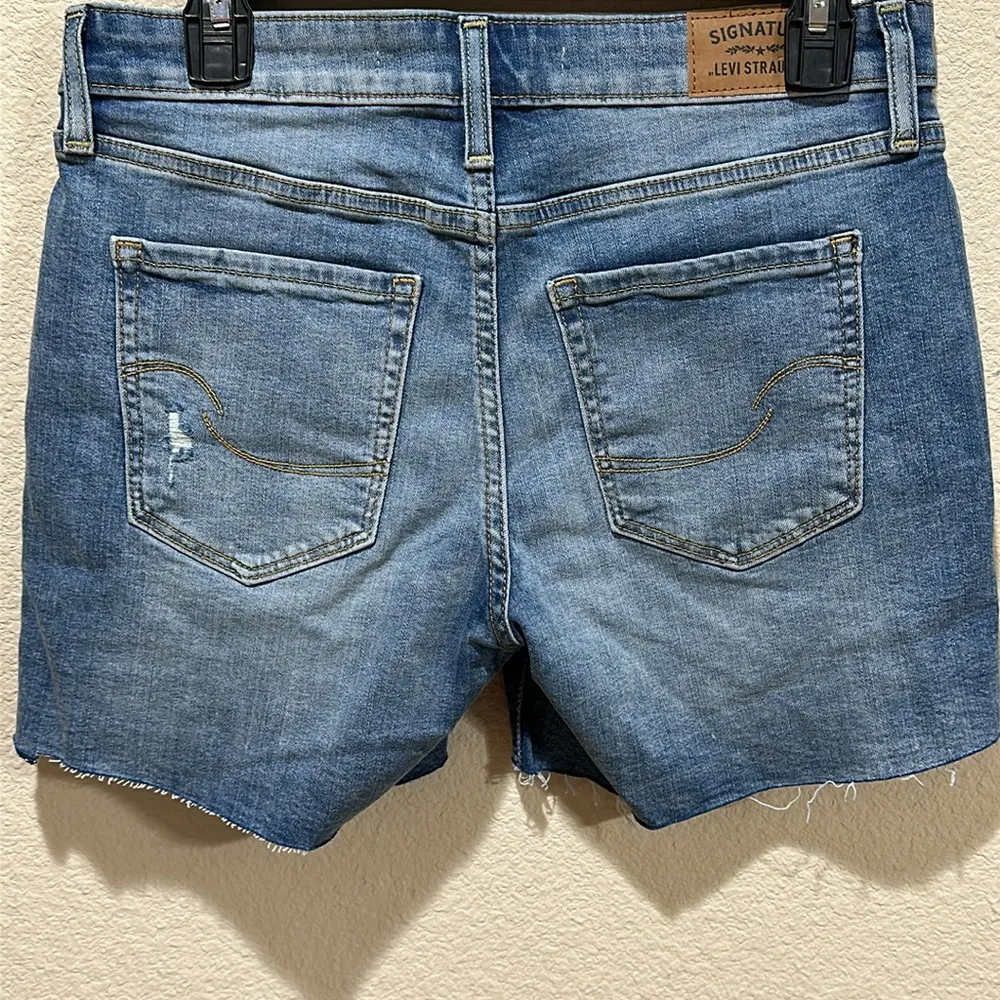Signature Levi Strauss Mid Rise Shorts Blue Size 26 - Image 3