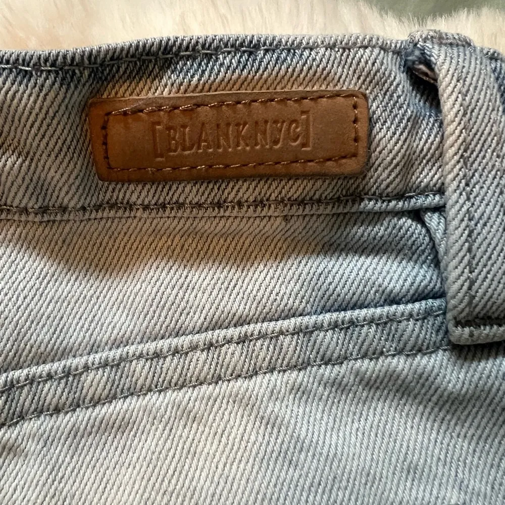 Blank NYC Blue Jean Shorts Distressed Cut-Off Hem Sz 27 - Image 6