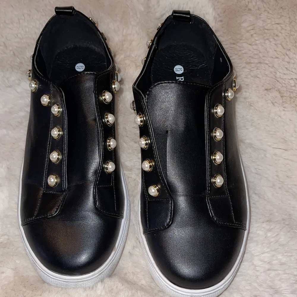 🦋4/$25 Rasolli Slip On Embellished Shoes Size 8 Black - Image 6