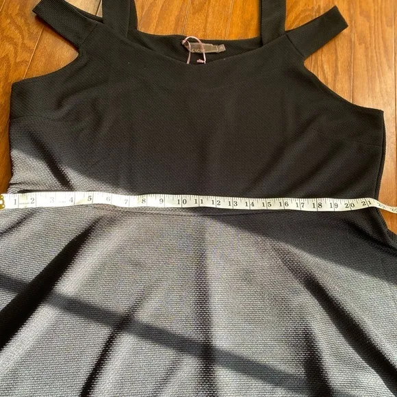 Black‎ above the knee fit and flare Dress 6 for $36 Black Size 26 - Image 3