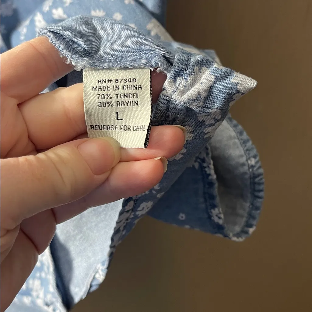 Marissa Olivia large Blue Floral Button Down chambray Shirt pockets tencel rayon - Image 4