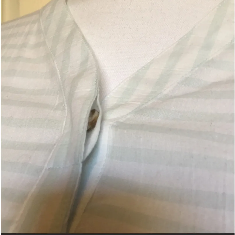 -
Mountain Hardware blouse NWT 🎀 Oversized! - Image 5