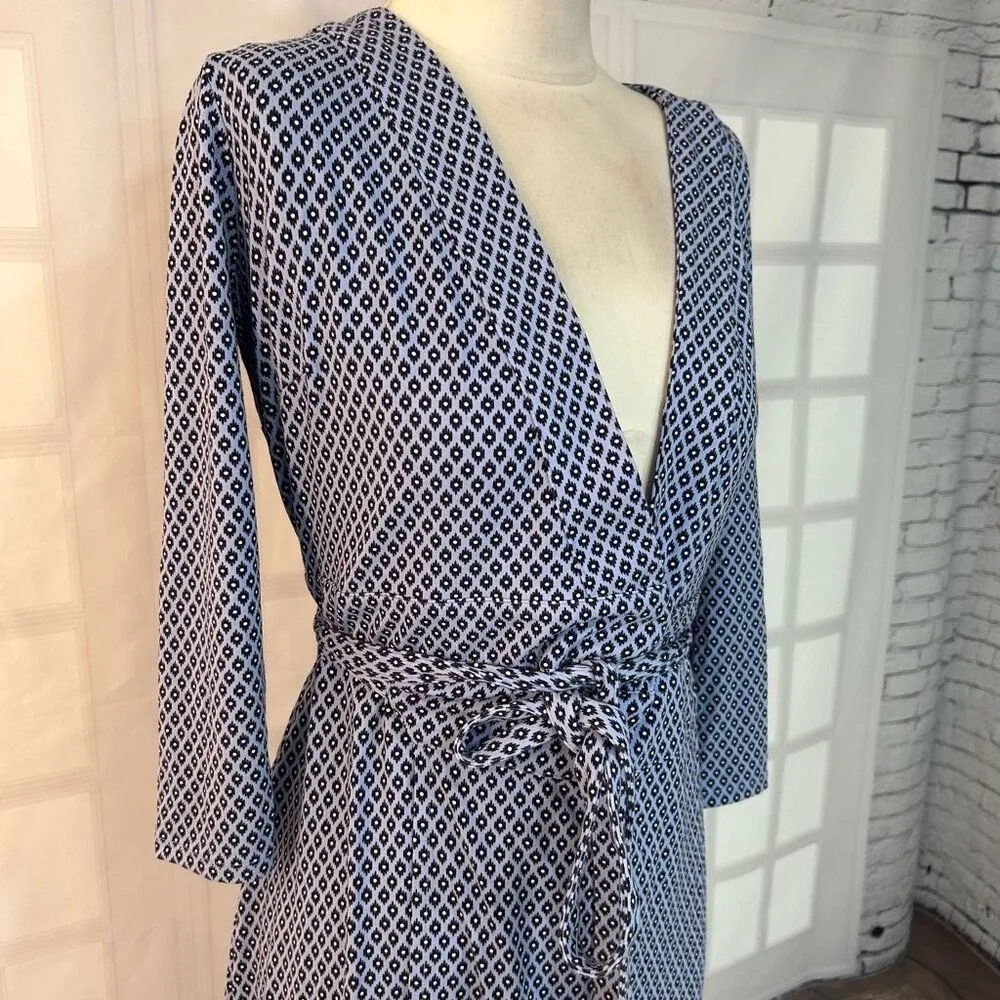 Ann Taylor 3/4 sleeve blue print slinky stretchy true Wrap Dress Size 2 - Image 2