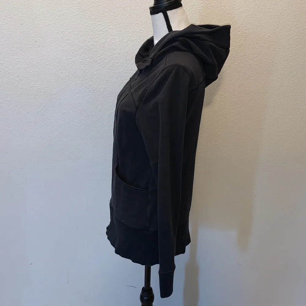 Black thick material deep pockets athletic zip up sweatshirt - Image 4