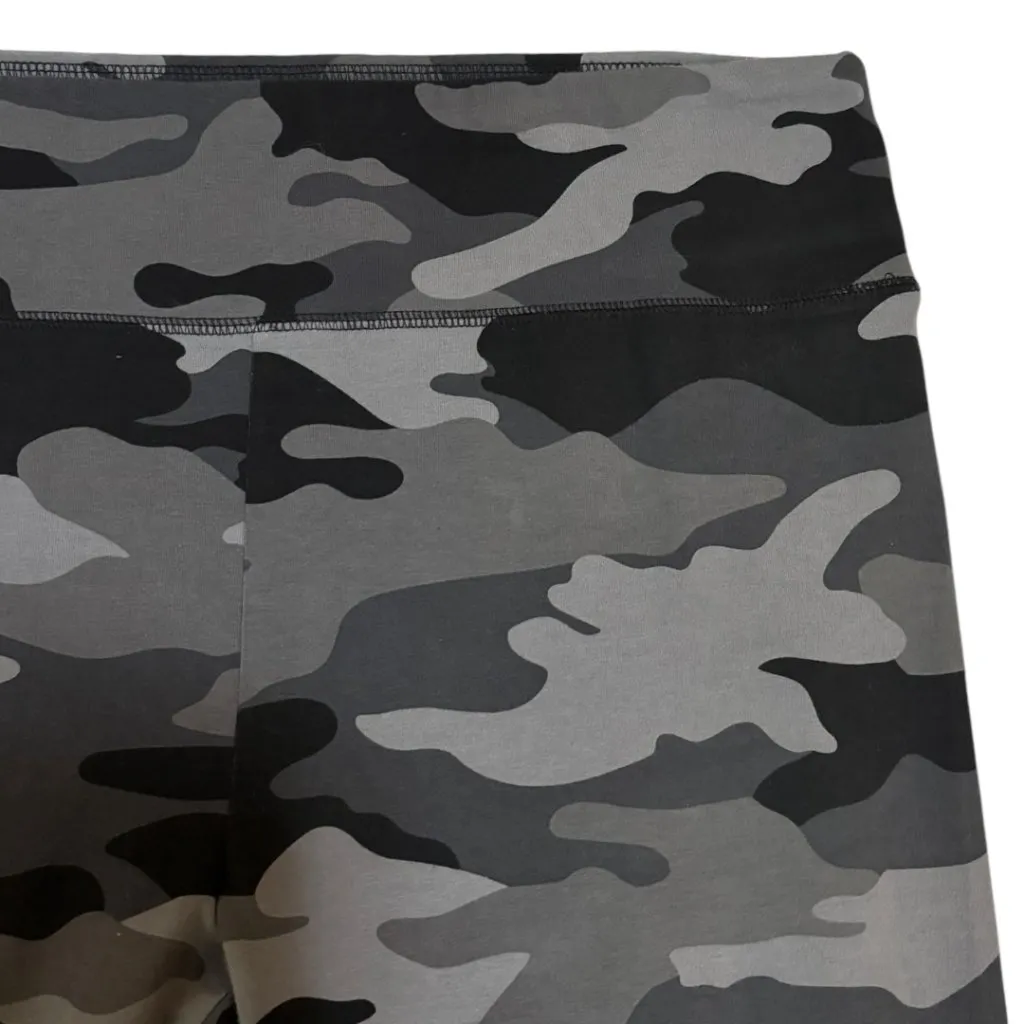 Wild Fable Women's Black and Gray Camouflage Leggings - Image 3