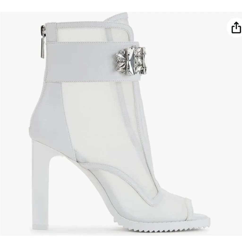 Karl Lagerfeld Paris Women's White Blayze Lug Sole Peep Toe Bootie Size 5 B77 - Image 2