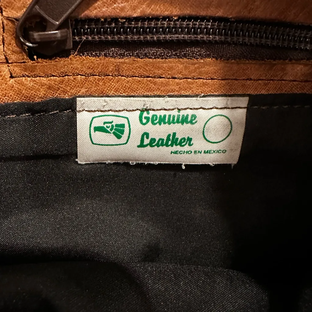 Vintage Y2K Medium Sized Brown leather Zip Top Flap Closure shoulder bag. - Image 5