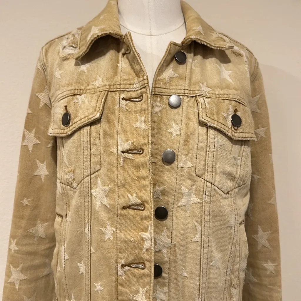 Kut from the Kloth Julia Crop Jacket in Khaki Stars - Image 7