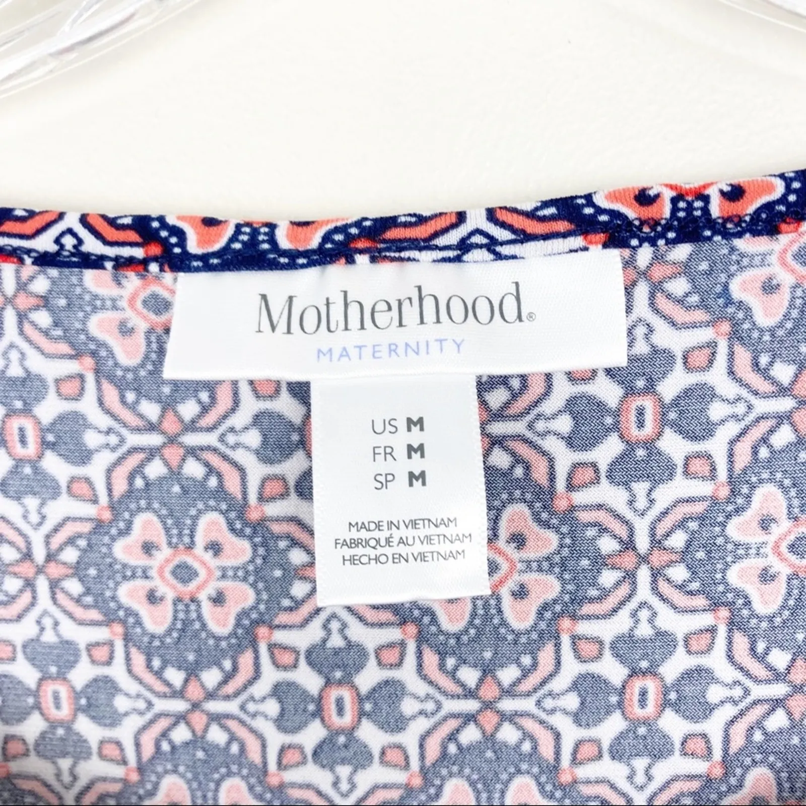 Motherhood Maternity blue and coral printed shirt Sz M - Image 4