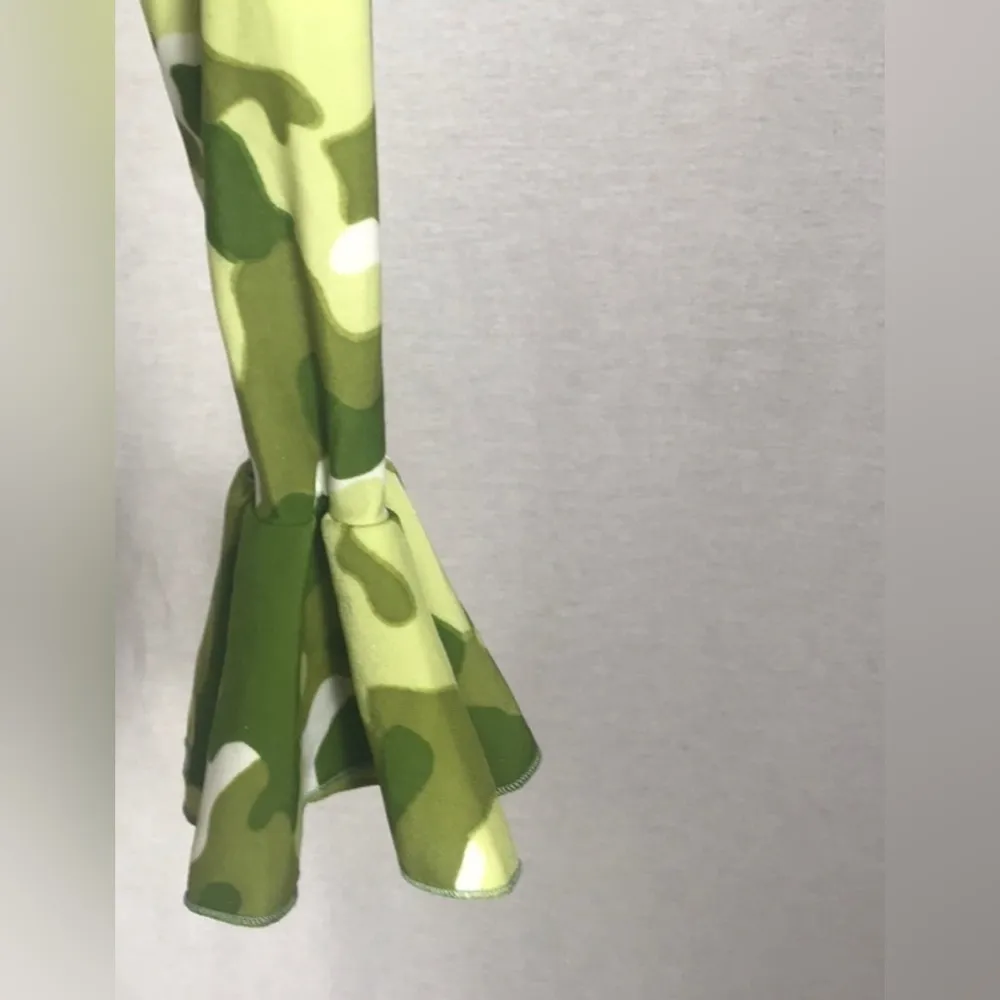 Zuliana Size Small Camouflage Crop Ruffle Sleeve W/Front Knot Tie. New With Tags Green - Image 3