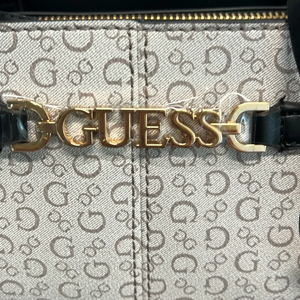 Guess | Classic Bag w/Iconic Logo Bag Charm, Matching Wallet & Dust Bag - Image 3