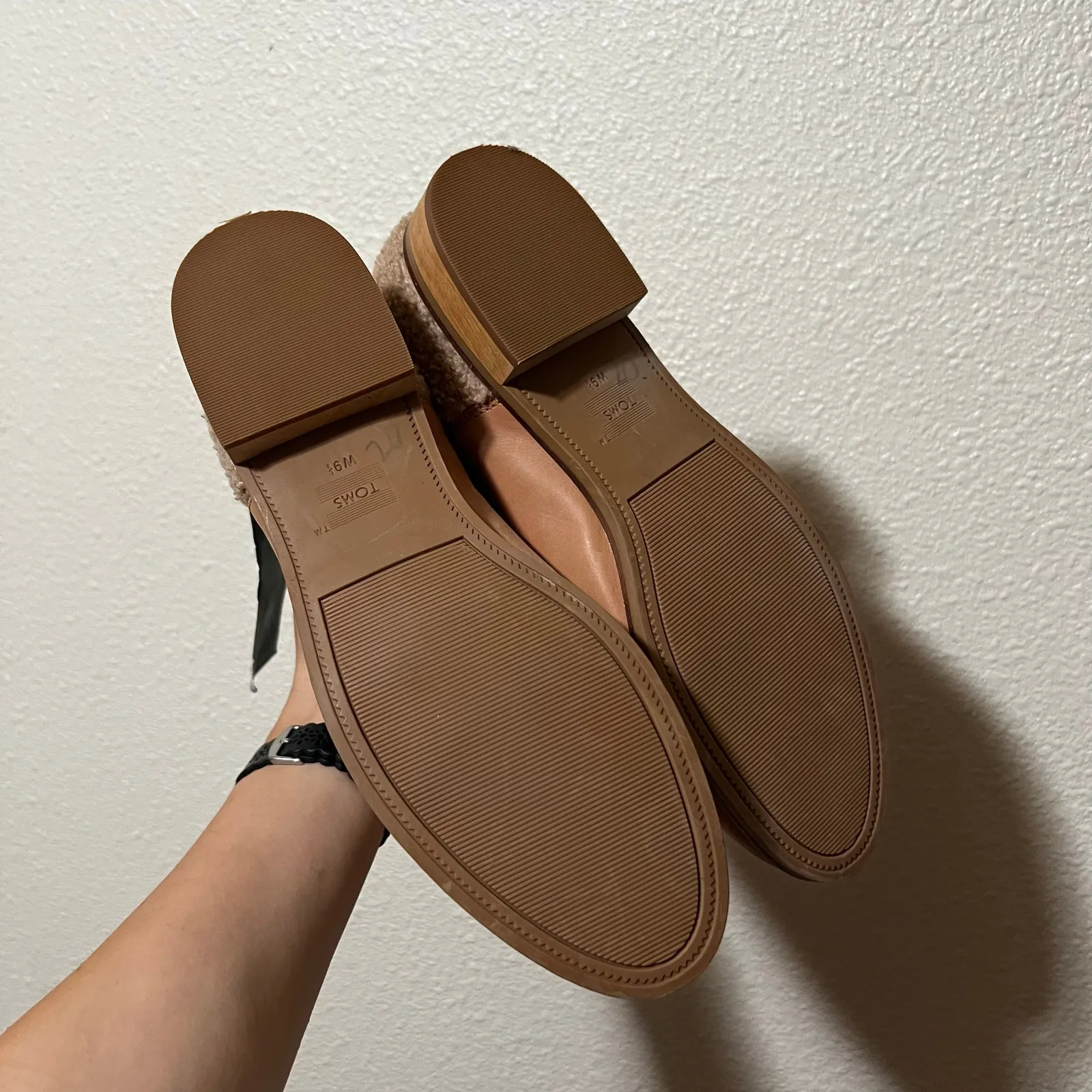 Toms Honey Tan Ella Leather and Sherpa ankle Chelsea boots Bootie NEW Womens 9.5 - Image 6