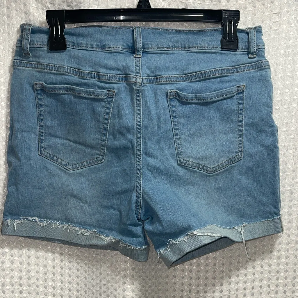 Sugar & Jade Women’s Denim Jean Shorts Size 18P Light Wash Distressed Cuffed - Image 3