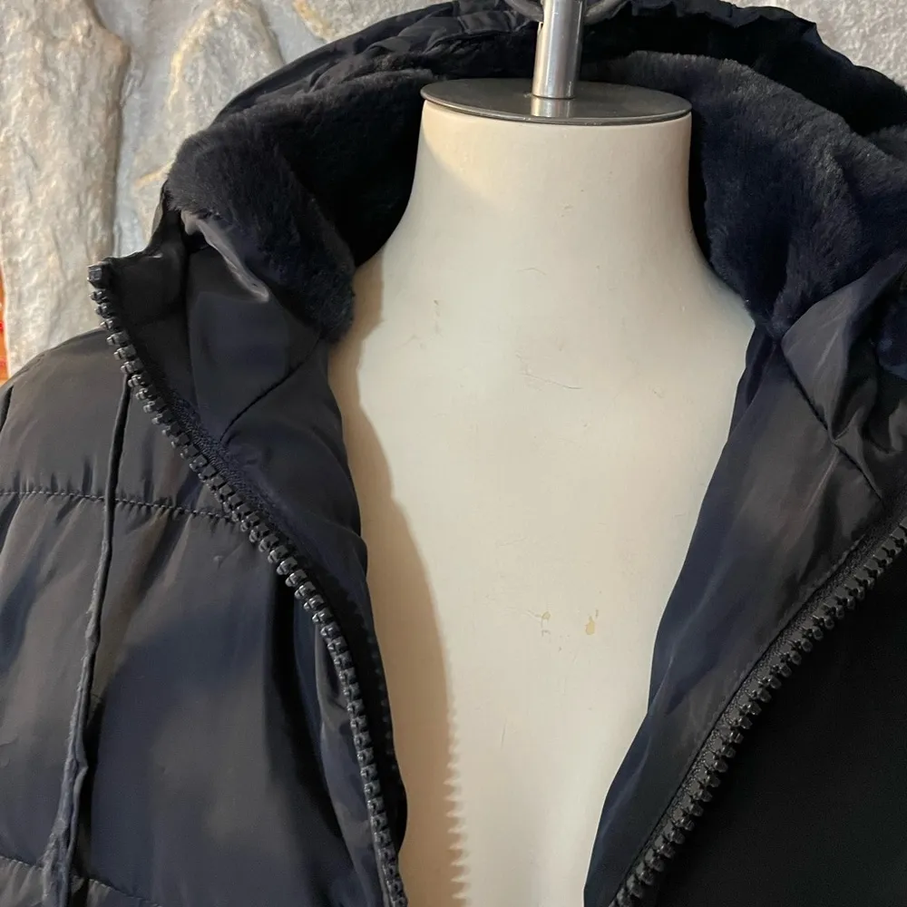 Hot Kiss  Navy Blue Puffer Winter Jacket With Side Zippers- Size Medium - Image 4