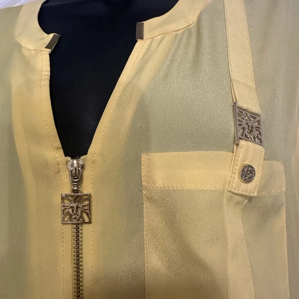 Anne Klein 3/4 sleeve zip up top Yellow Top Gold Zipper /logo size large. - Image 11