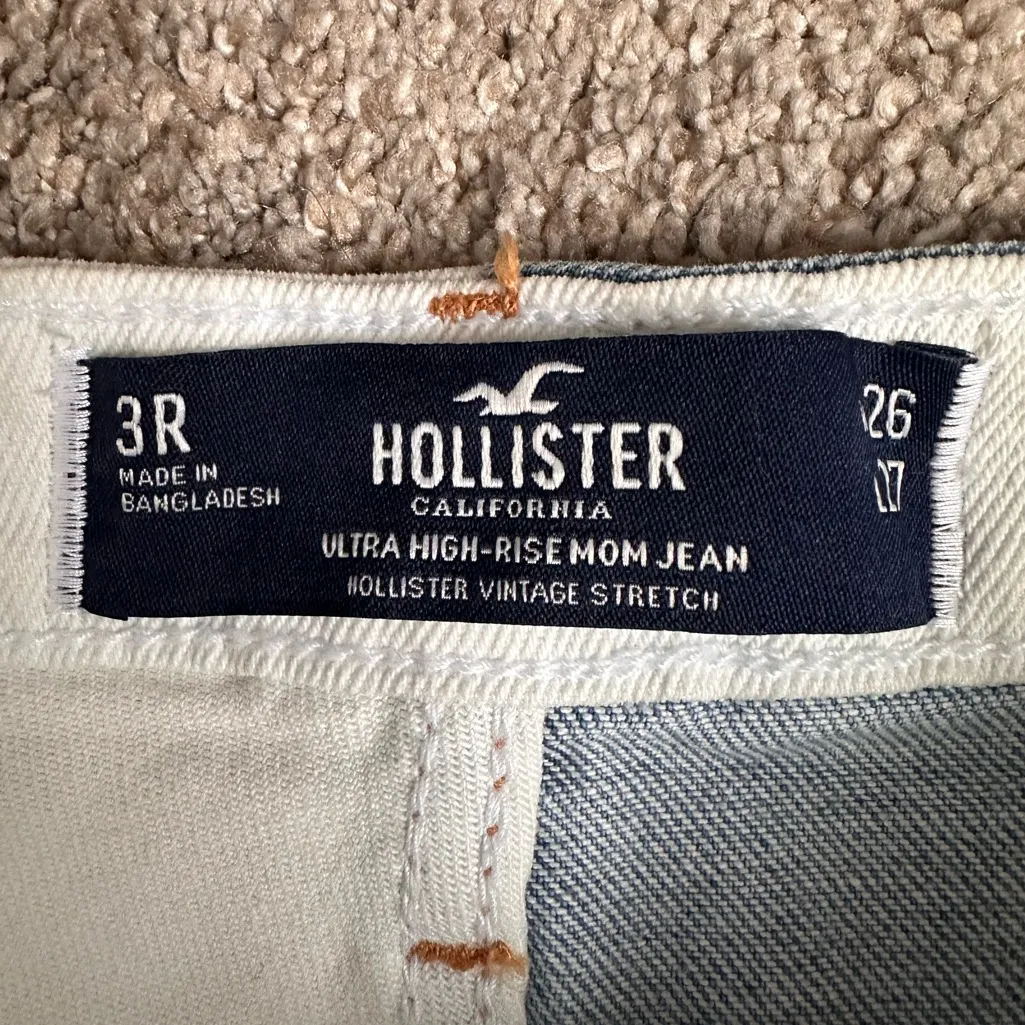 NWT Hollister Two-Tone Blue and White Ultra High Rise Mom Jeans size 3 - Image 4