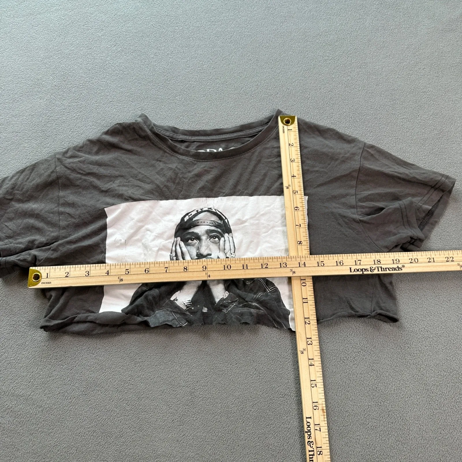 2PAC Crop Top T Shirt Women's S Grey Short Sleeve Raw Hem Rap R&B Music Y2K Gray - Image 3