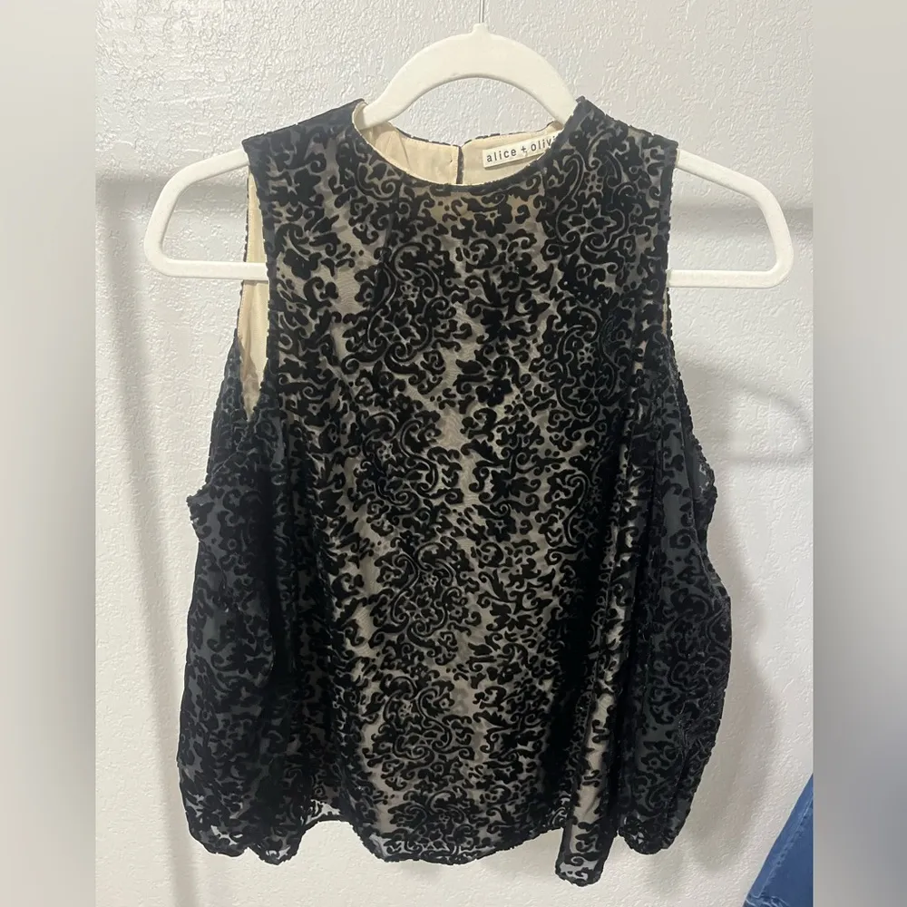 ALICE + OLIVIA Hallie cold shoulder velvet top - Image 3
