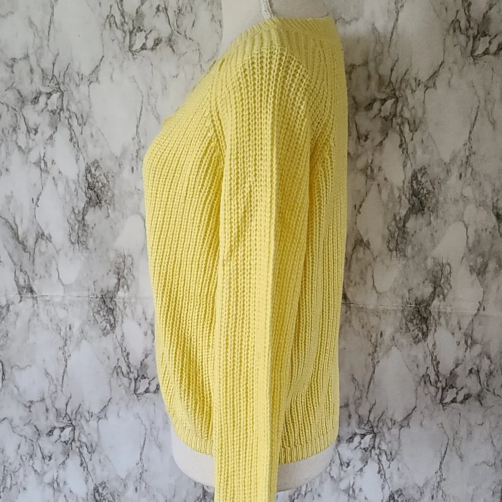 Almost Famous sweater size small - Image 4