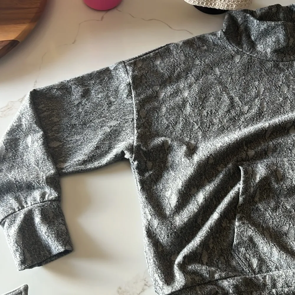 Women’s Kyodan Outdoor Pullover Thumbhole Gray Sweatshirt - Image 4