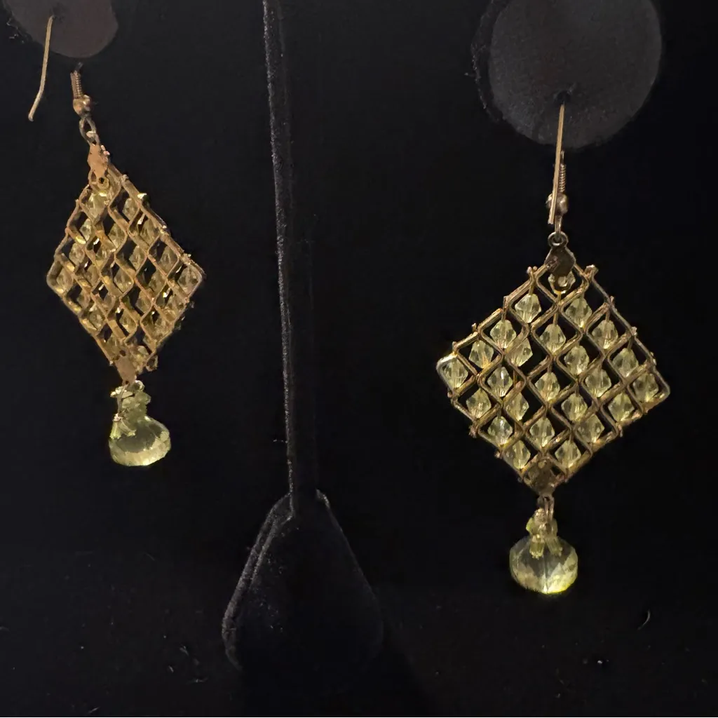 Vintage Gold geometric Mesh Dangle Earrings - Image 9
