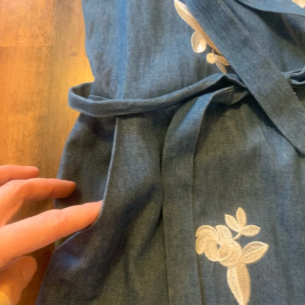 English Factory Jumpsuit Large Blue Denim White Embroidered Floral Capri length - Image 7