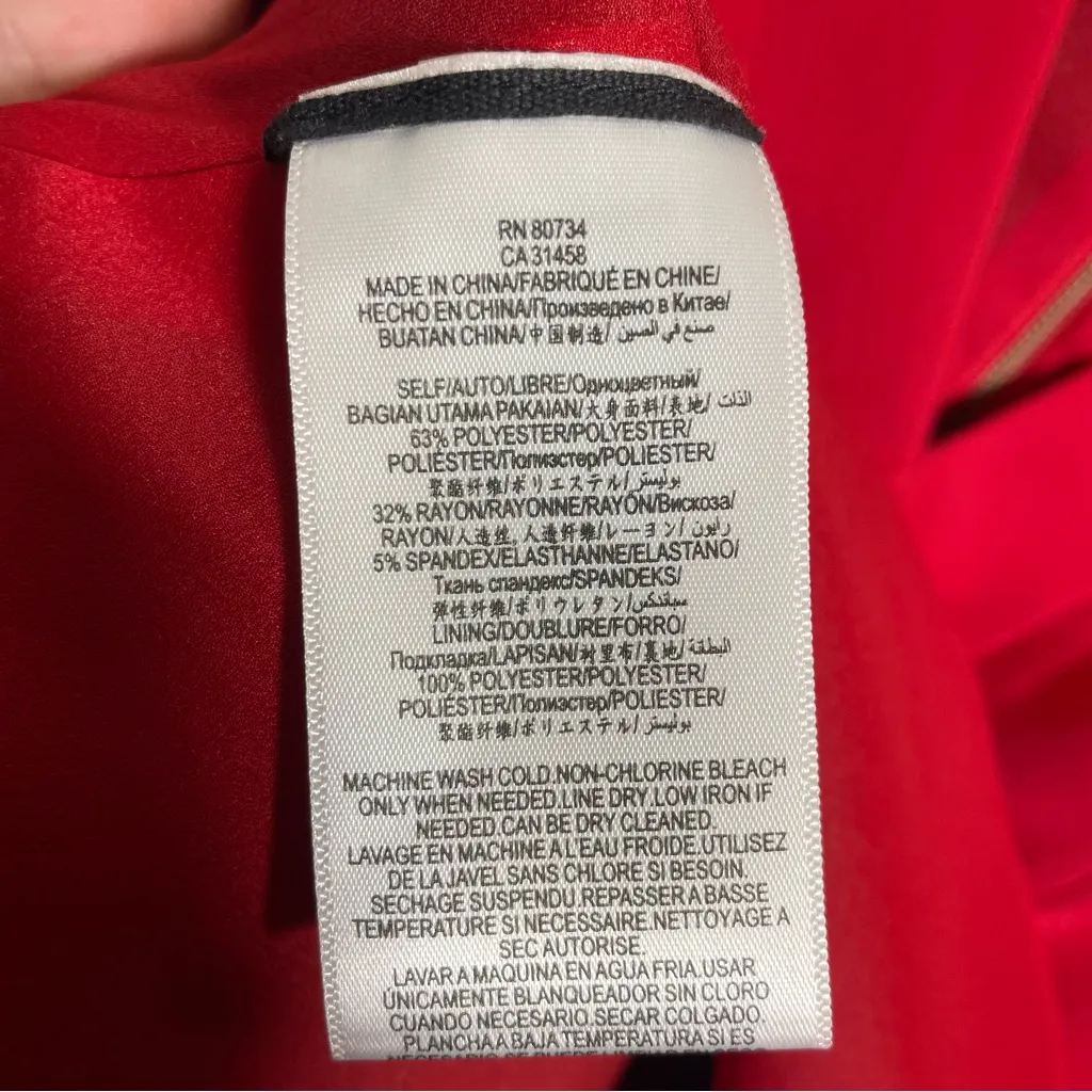 BCBG MAXAZRIA V-neck Top blouse size small - Image 3