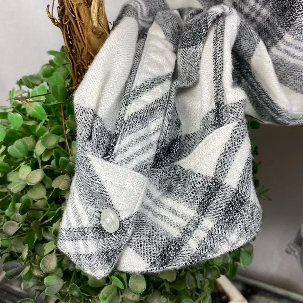 Rails Black & White Plaid Checker Gingham Long Sleeve Button Up Top M - Image 4