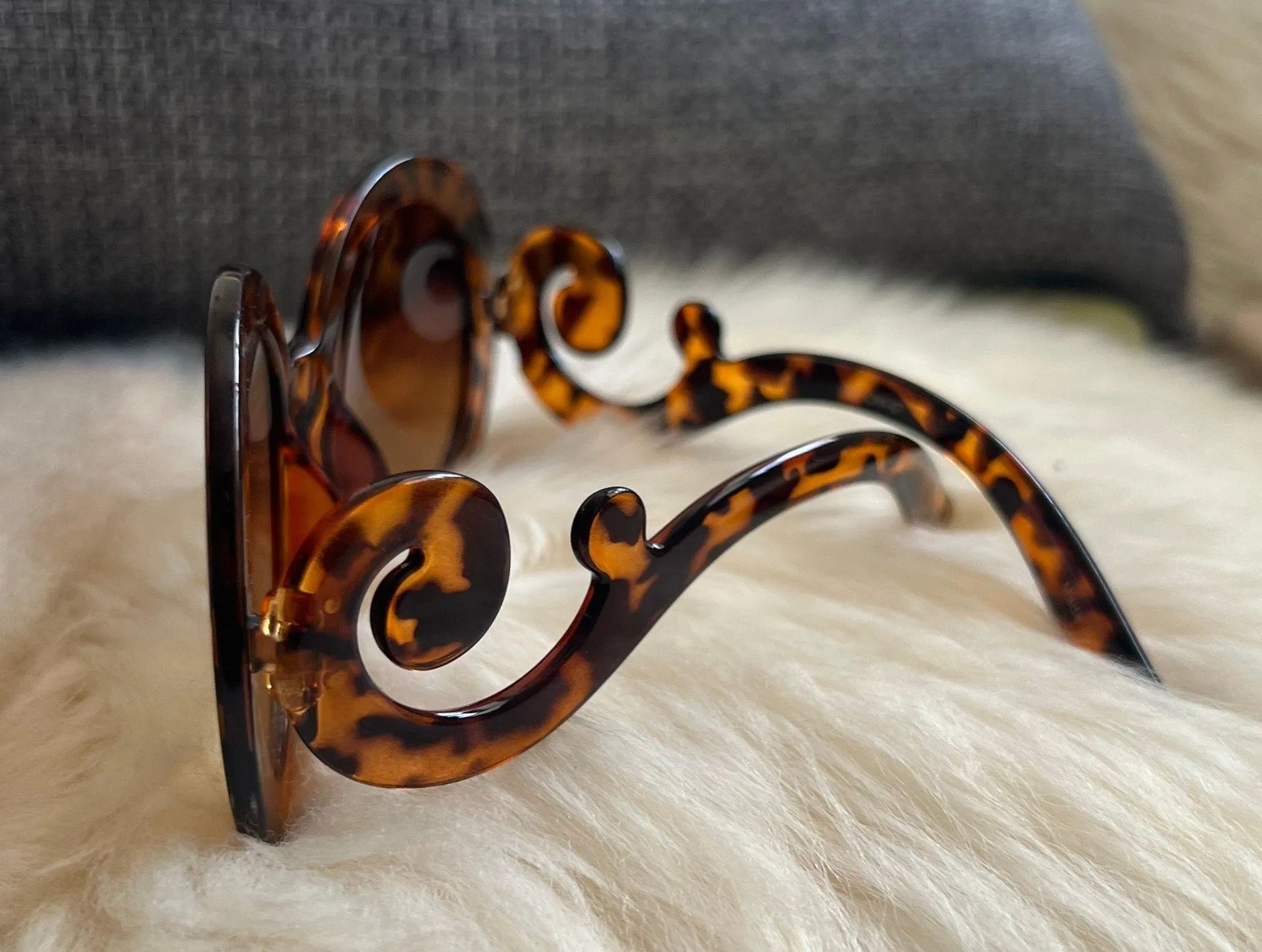 Baroque Style Sunglasses - Image 2