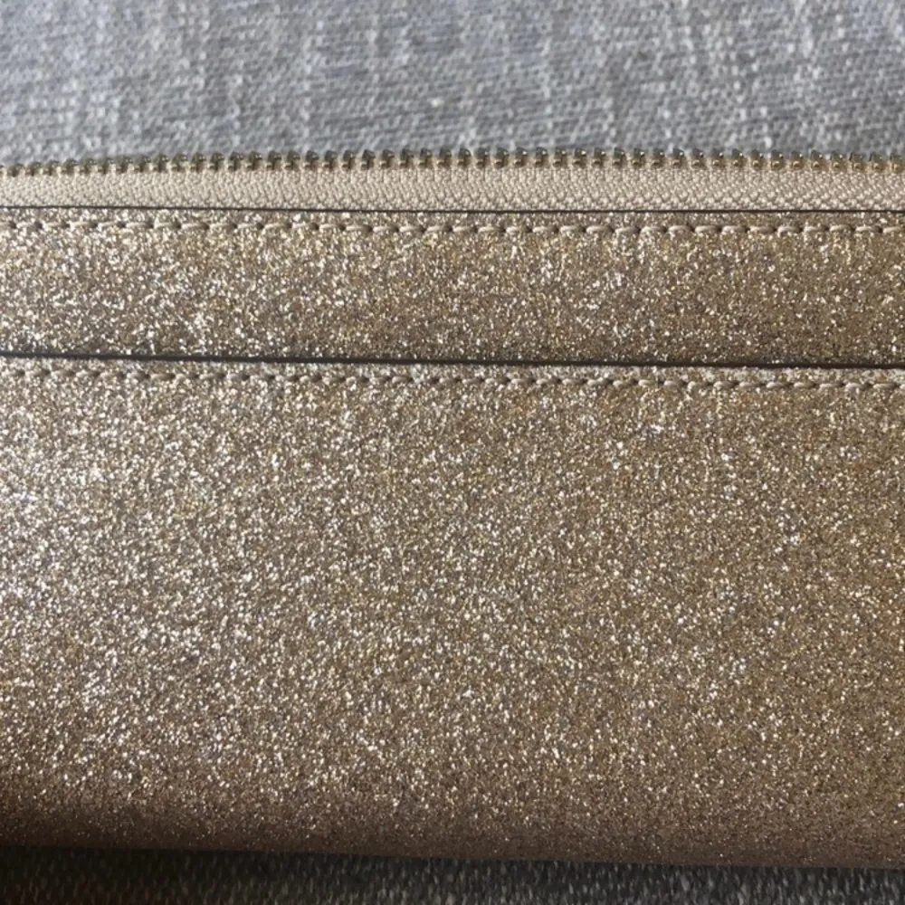 Full Size Gold Glitter Zippered Wallet - Image 9