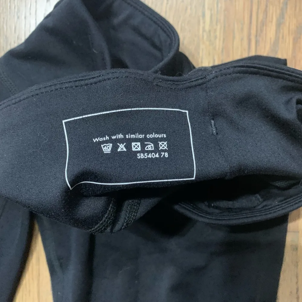 The Contour 7/8 length small black leggings - Image 4