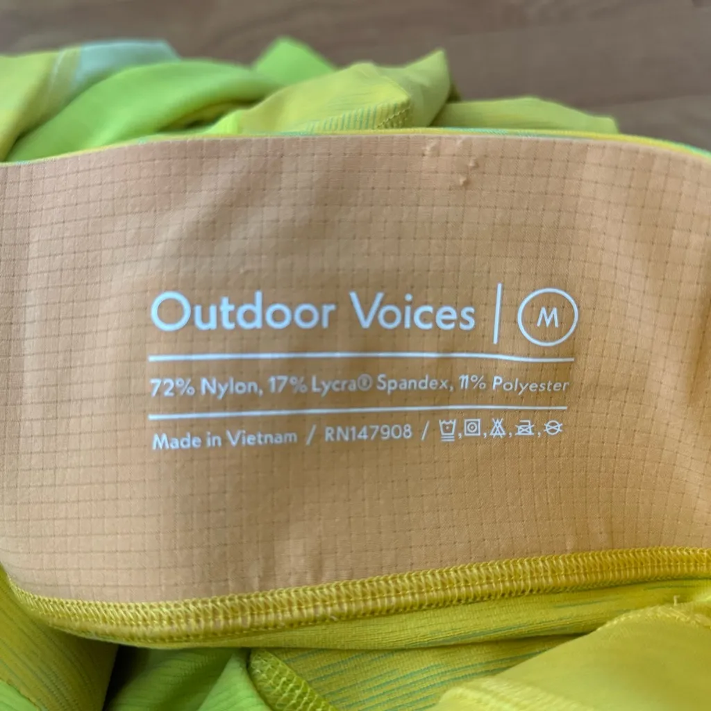 Outdoor Voices Techsweat 7/8 Zoom Leggings in Key Like Sunshine Lemongrass - Image 4