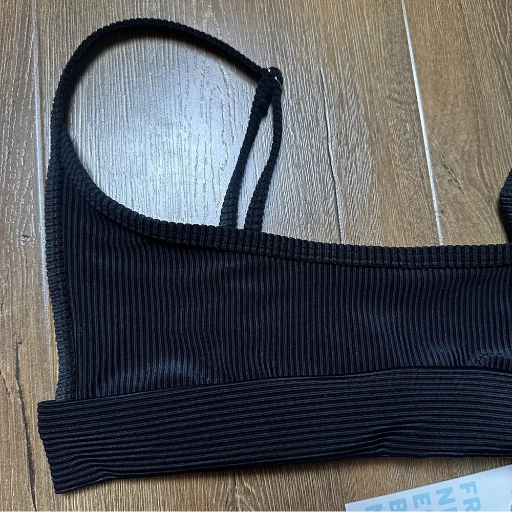 NWT  Gavin Ribbed Bikini Top in Black Size Medium - Image 3