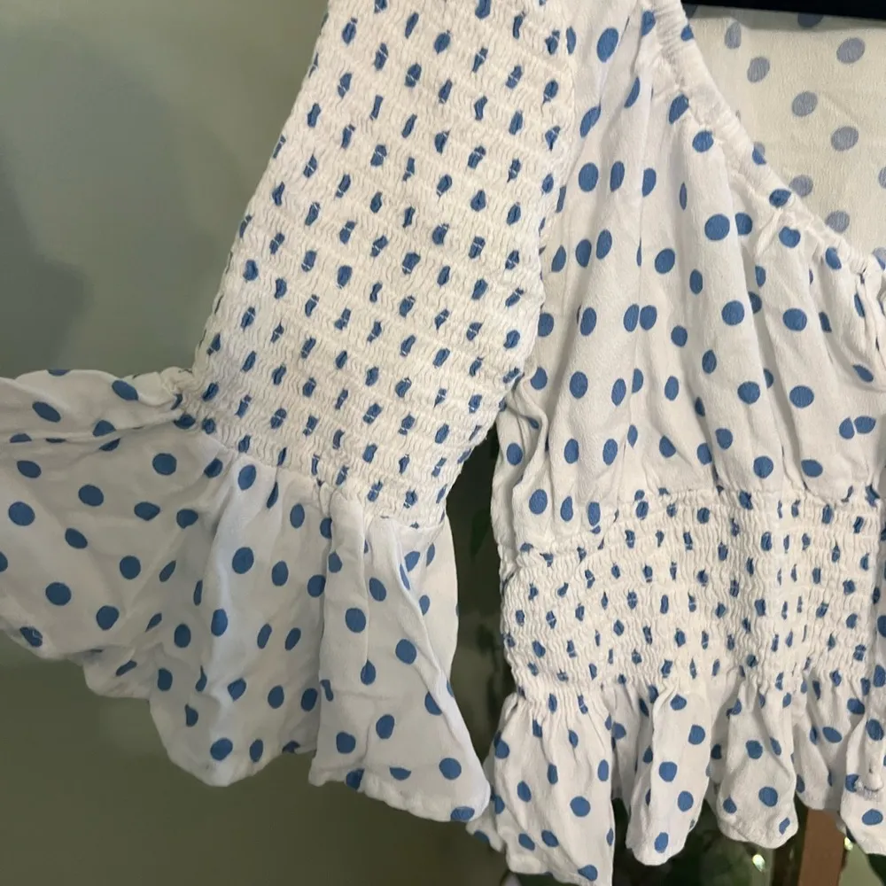 FREE PEOPLE Blue and White Polka Dot Milkmaid Top Size Small - Image 5