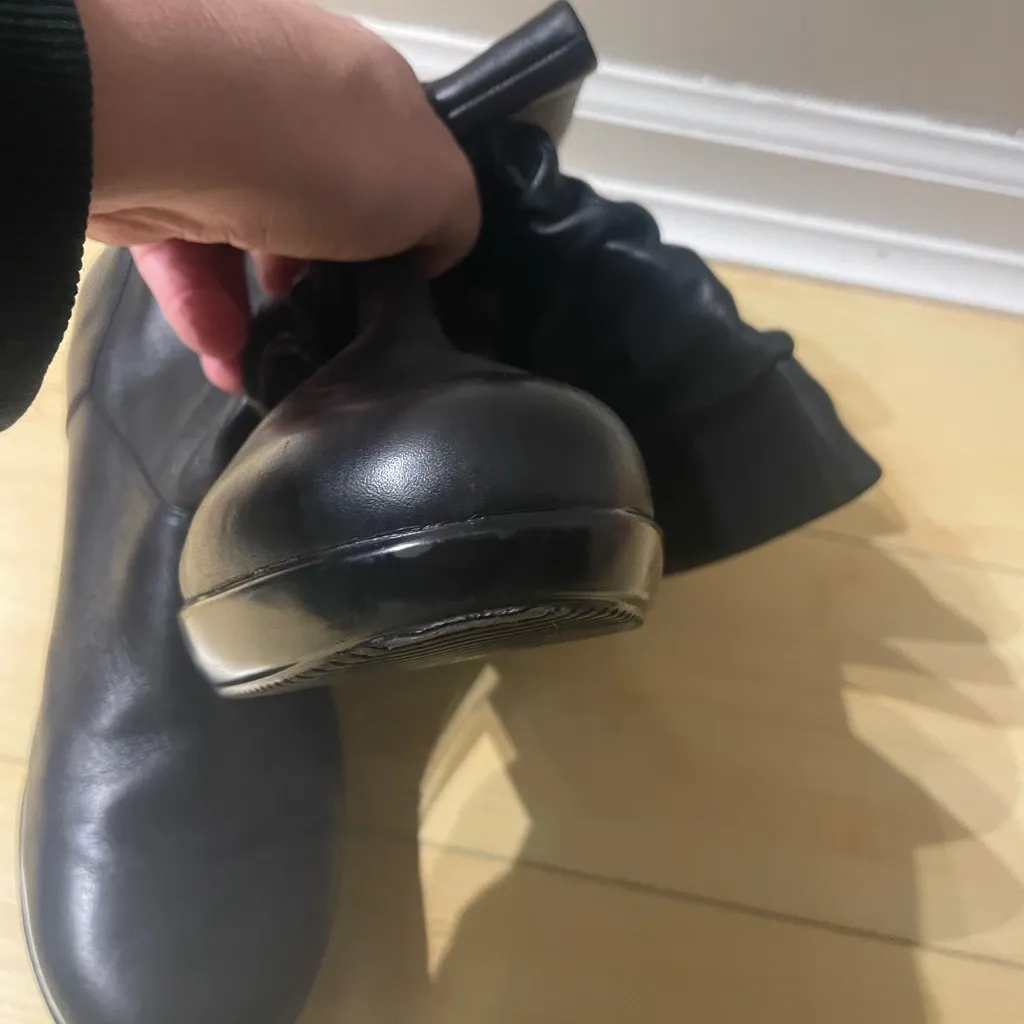 Dansko Black Devin Ankle Slouch Booties size 40/US 8.5-9 - Image 4