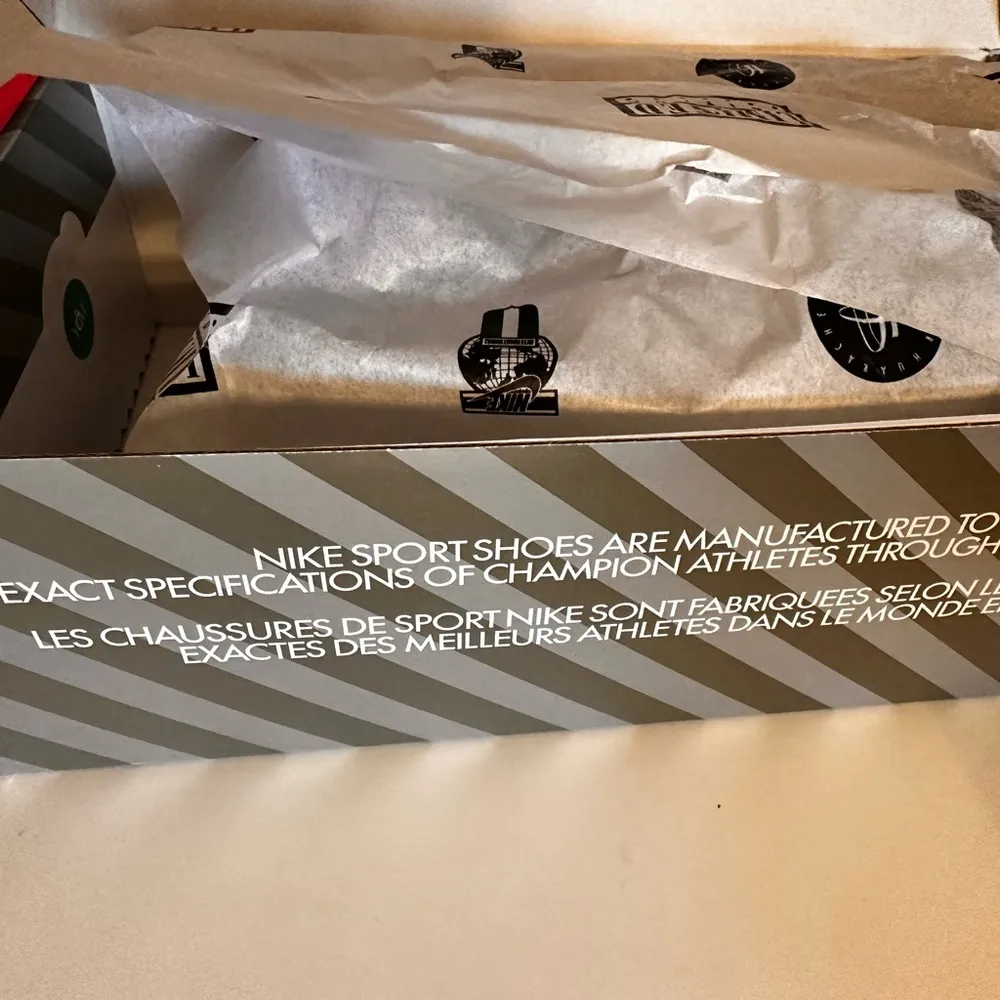 NIKE Air Huarache Sneaker in White & Pure Platinum NEW w box 6 SOLD OUT NIB $140 - Image 12