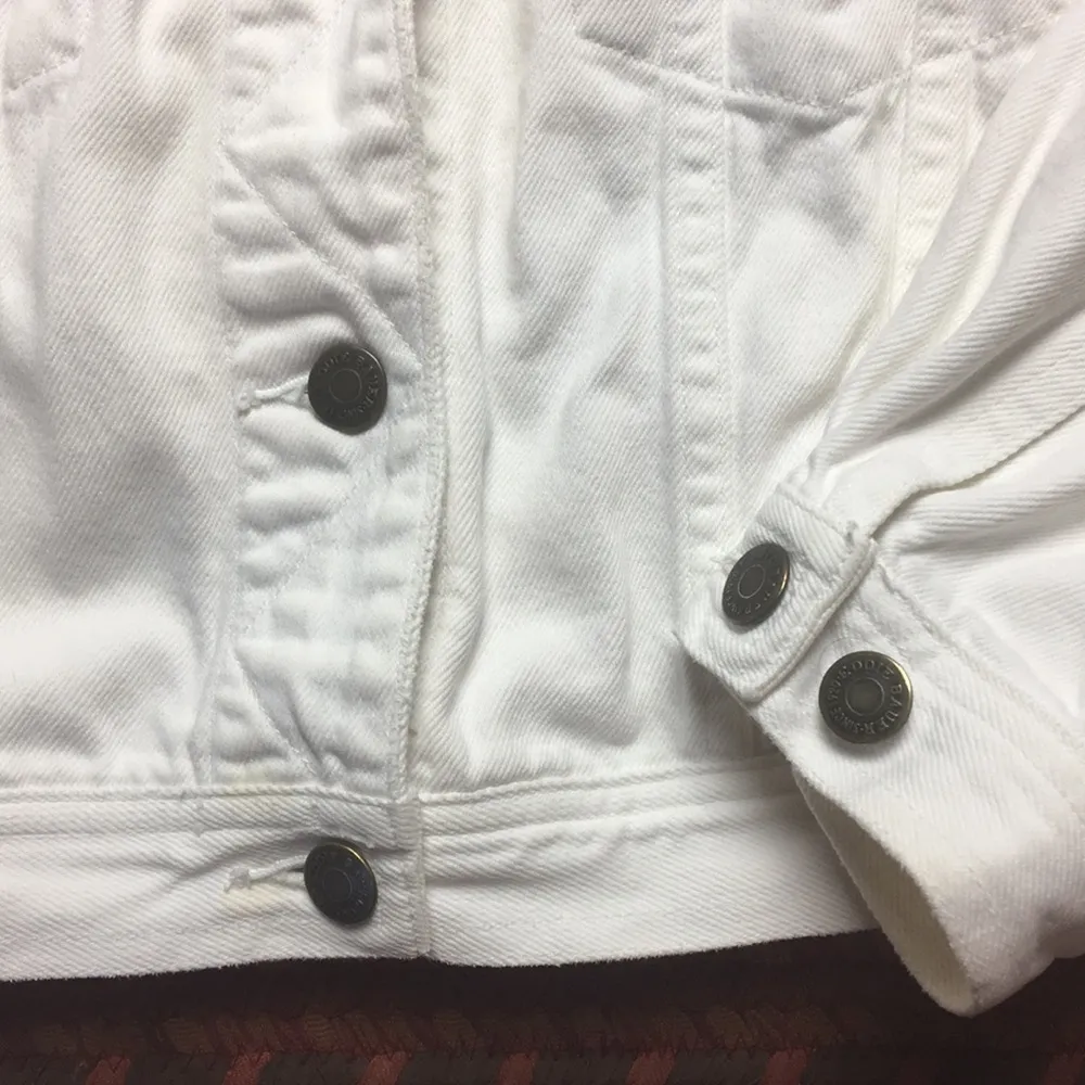 Eddie Bauer WHITE DENIM  CATALOGUE BUTTON UP JEAN JACKET - Image 4