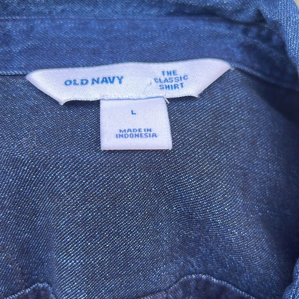 Old Navy’s “The Classic Shirt”With snowman prints - Image 6