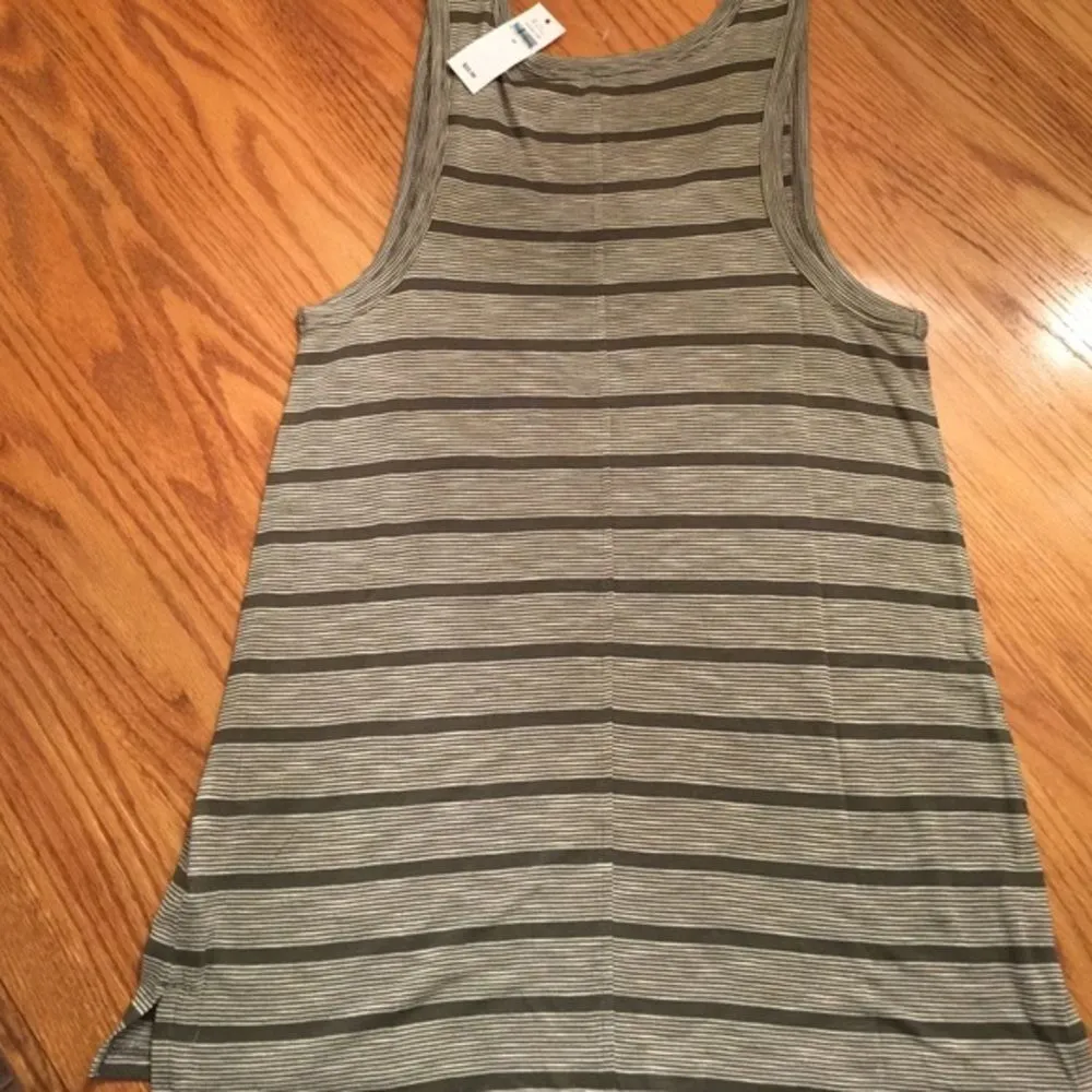 BNWT Gap Legging Tank - Image 4