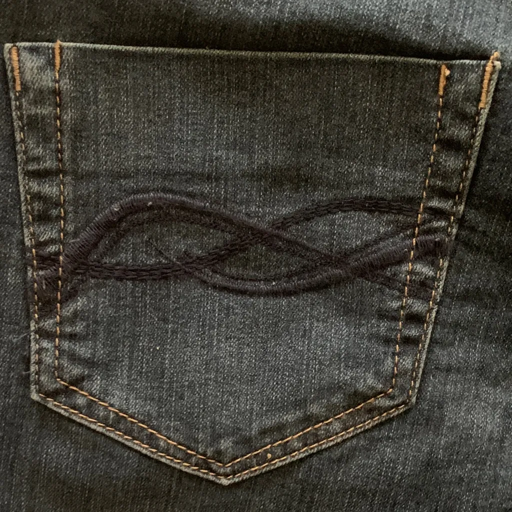 Gloria Vanderbilt Dark Indigo Capris (245) - Image 4