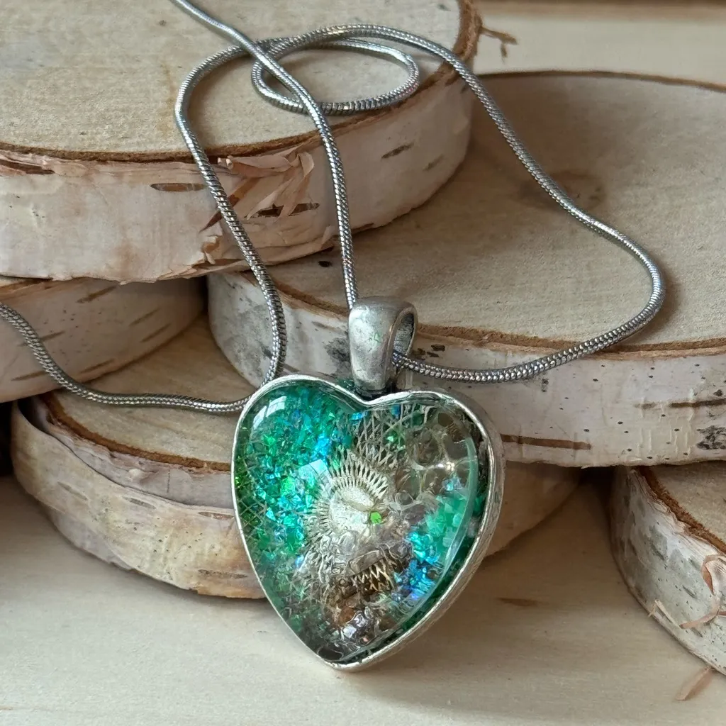 Elegant Silver Heart Necklace with Green Highlights - Image 2