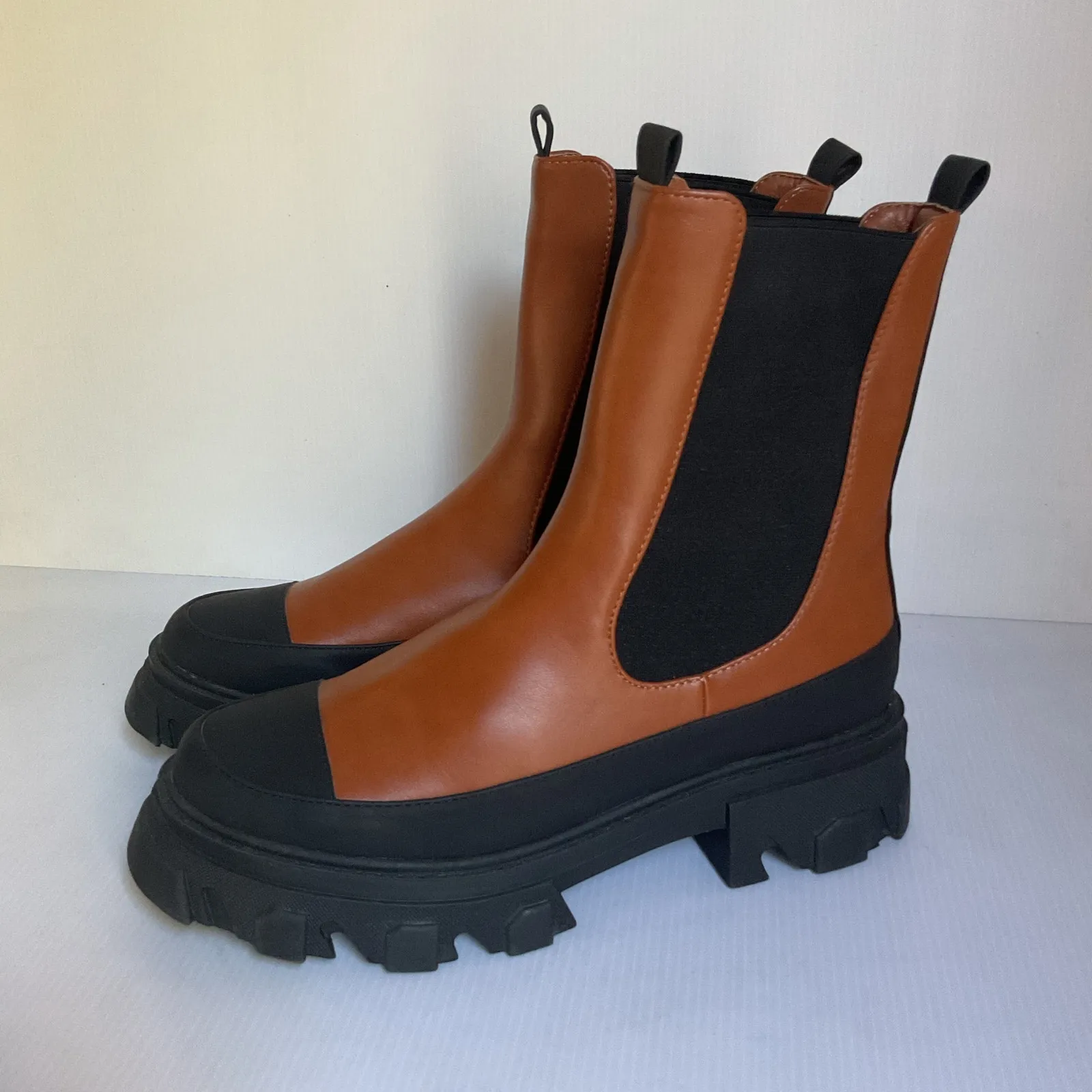 Portland Brown Black Chunky Platform Chelsea Boots Size 9 Women’s Fashion NWOT - Image 2