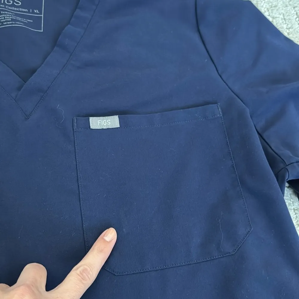 FIGS “Catarina” One Pocket Scrub Top navy blue 1668 - Image 4