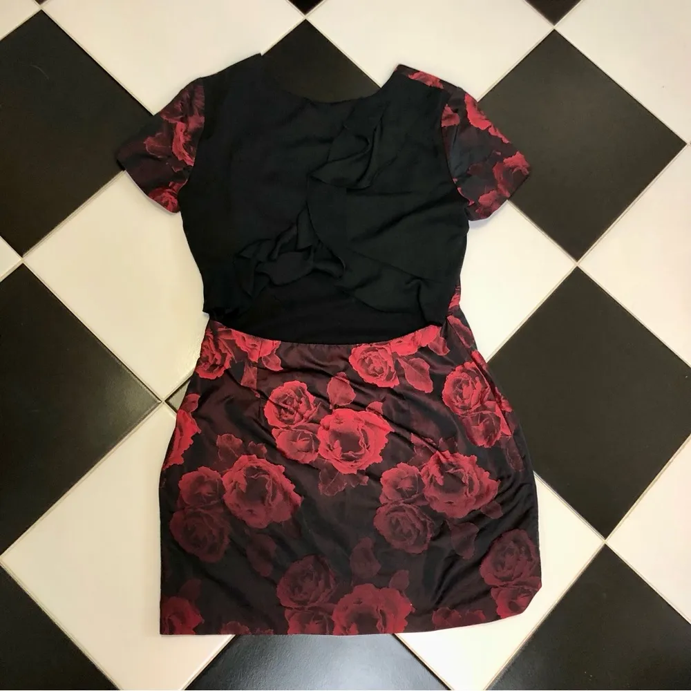 Rose Mini Dress Open Back Ruffle Roses Sheath Red & Black sz L - Image 7