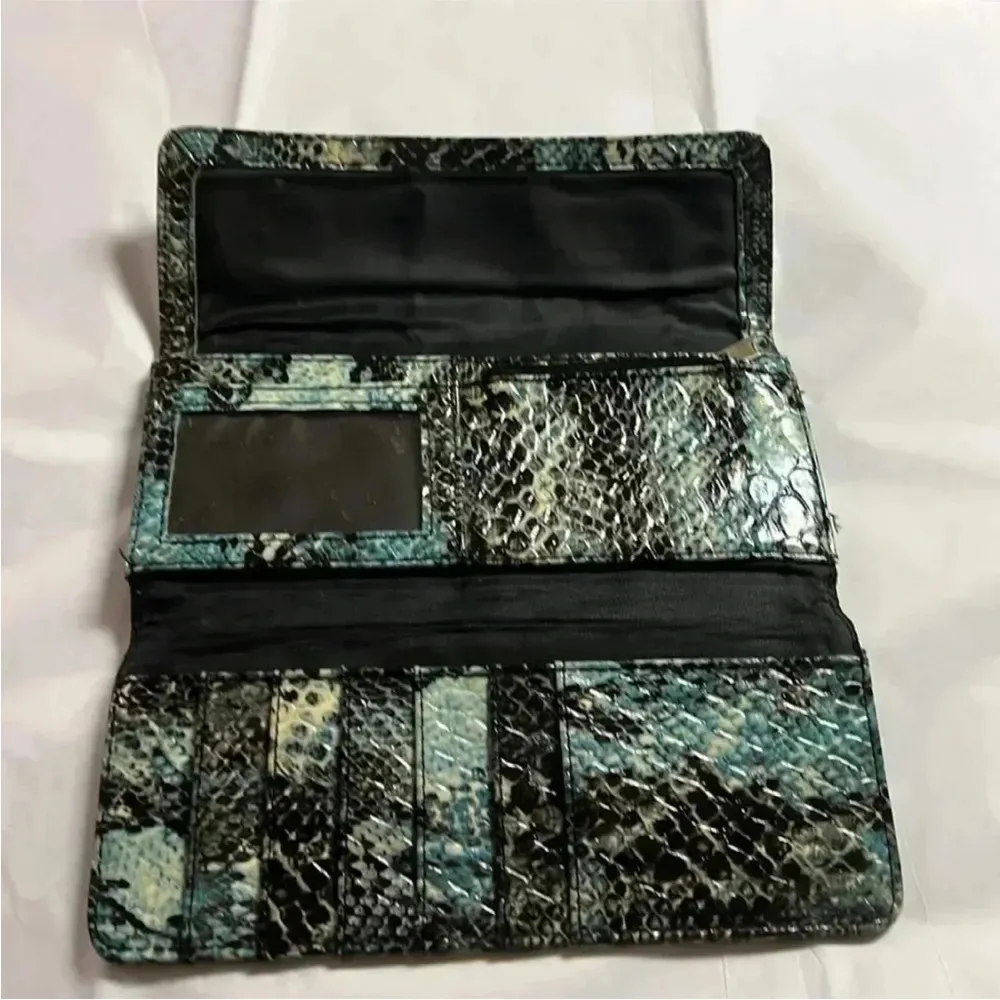 Kennith Cole Reaction trifold long wallet - Image 5