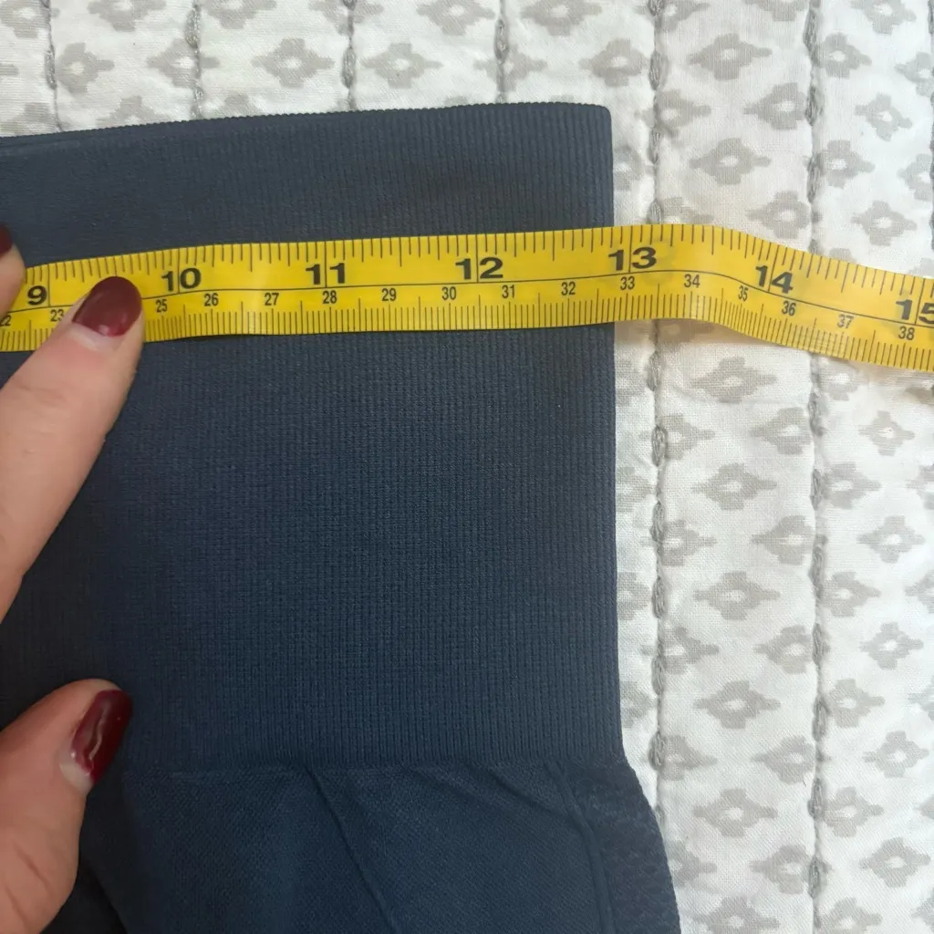 Halara Navy High-Waisted Leggings Cropped size Large NWT - Image 3