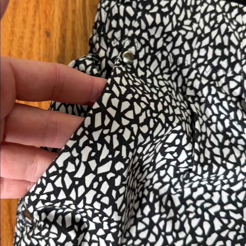 Lululemon Spring Break Away Shorts Miss‎ Mosaic Black pattern size 8 - Image 5